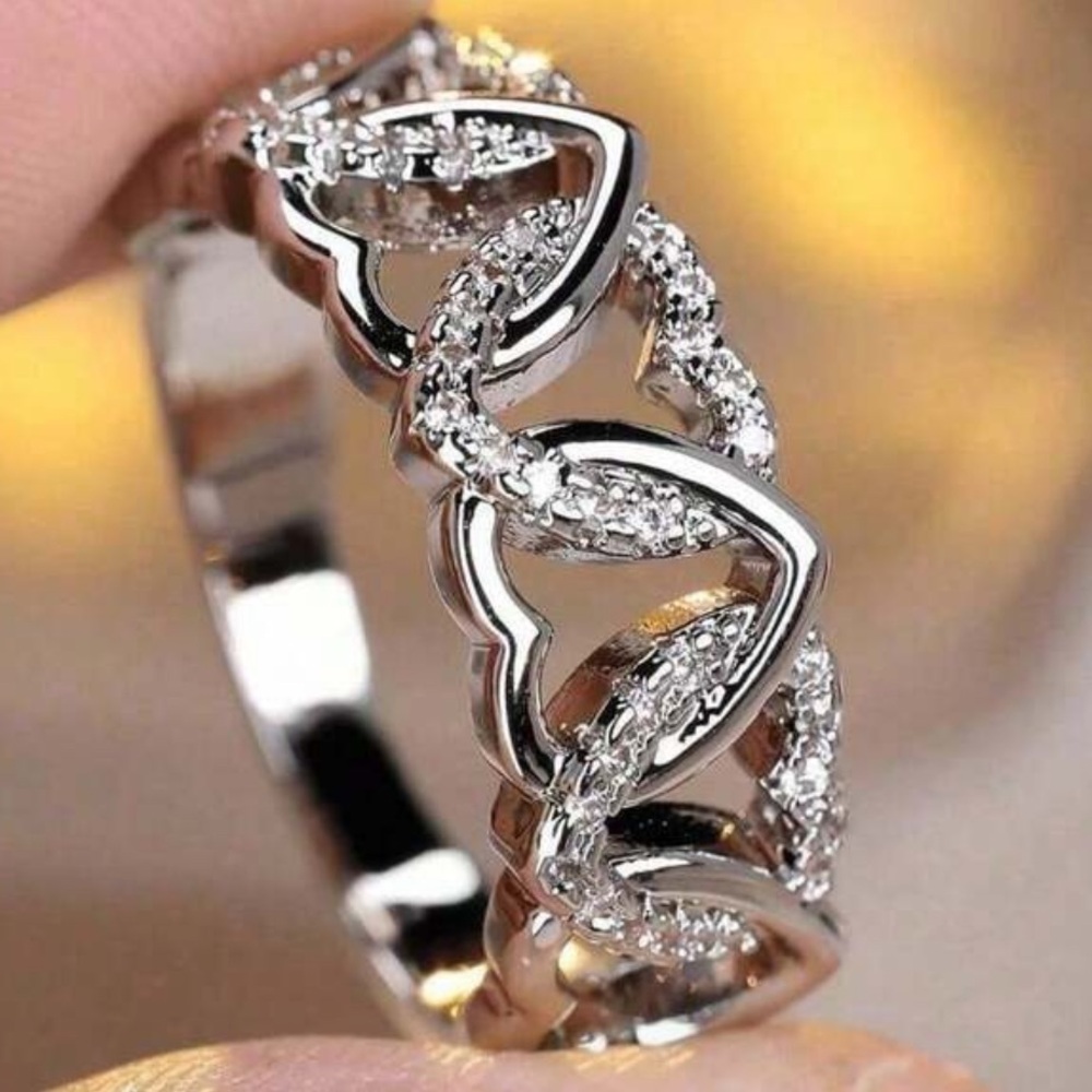 NEW Elegant Silver plated Heart Ring size 7 and 8